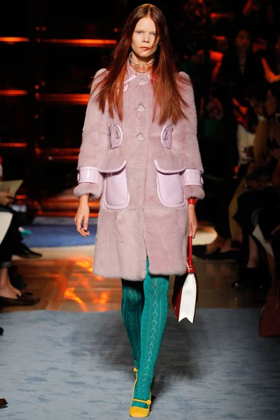 Look 15